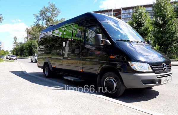 Mercedes Sprinter черного цвета